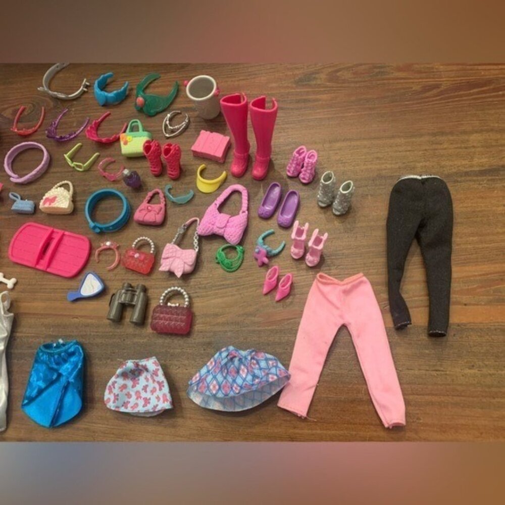 Barbie accessories some vintage and gently used, Disney, high boots, purses - Picture 6 of 9